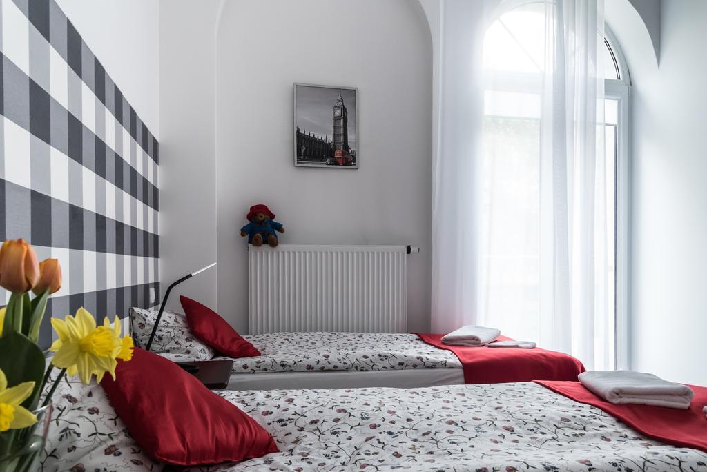 Ll20 Hostel Варшава Екстериор снимка