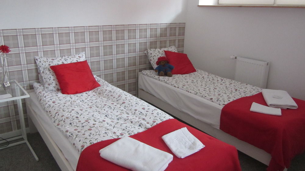 Ll20 Hostel Варшава Екстериор снимка